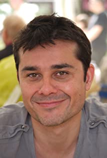 Cette image a un attribut alt vide ; le nom du fichier est laurent-binet.jpg